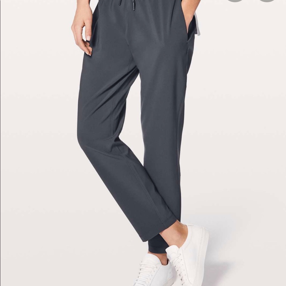 Lululemon On The Fly pant Sz 4